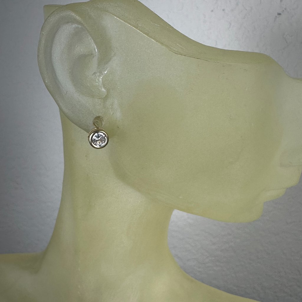 New 14k Real Gold And Bazel Set Cz Stud Earrings 40$